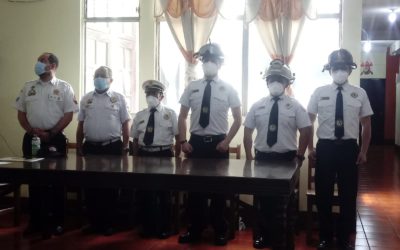 Juramentan a nuevos directivos de junta de Oficiales de Bomberos Voluntario de Quetzaltenango