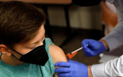 Panel de expertos de la FDA recomienda administrar la vacuna Pfizer a niños de 5 a 11 años