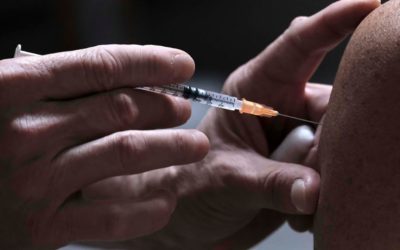 Estados Unidos exige vacunación contra COVID-19 a personas en trámites migratorios