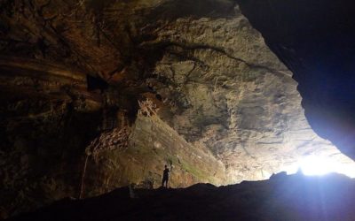 Bomberos rescatan a hombre en una «cueva encantada» de Coatepeque