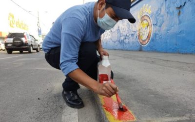 Señalizan área donde prohíben parquear vehículos