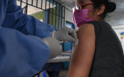 La OPS celebra la cifra más baja de casos y muertes por COVID-19 en América en más de un año