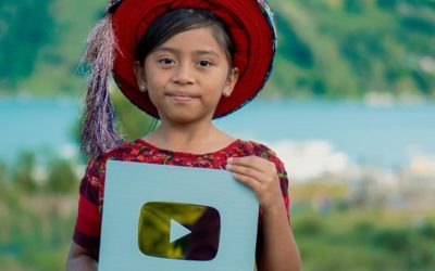 Niña originaria de Sololá logra placa de 100 mil suscriptores en YouTube