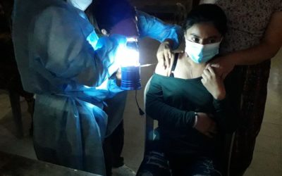 Vacunan en la oscuridad por el poco apoyo de las autoridades municipales