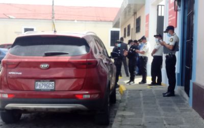 Xela: Asfixia por broncoaspiración, causa de muerte de mujer en el interior de vehículo