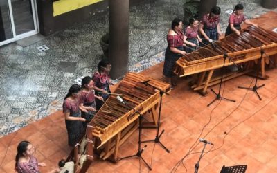 Grupo de mujeres en Totonicapán muestran su talento al ejecutar la marimba