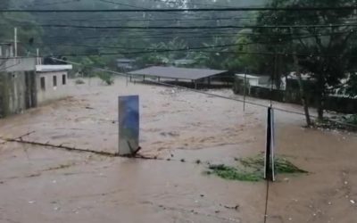 VIDEO | Fuerte lluvia provoca el desbordamiento del río Mazá en Coatepeque