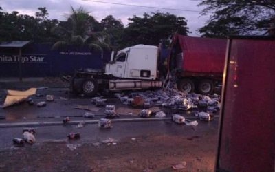 Tráiler y contenedor protagonizan aparatoso accidente esta mañana en Ruta al Atlántico