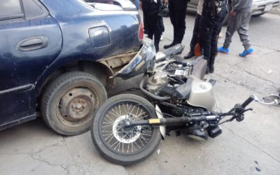 Mujer, en aparente estado de ebriedad, protagoniza accidente en la zona 1 de Quetzaltenango