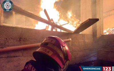 Incendio ocurre en un edificio en la zona 10 capitalina