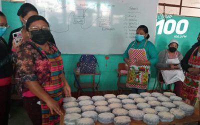 Aprenden a elaborar chocolate