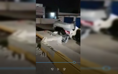 Vehículo vuelca en el sector de Las Rosas