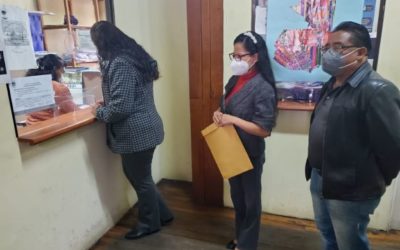 Vecinos organizados piden a la Muni de Xela el retiro de vehículos abandonados