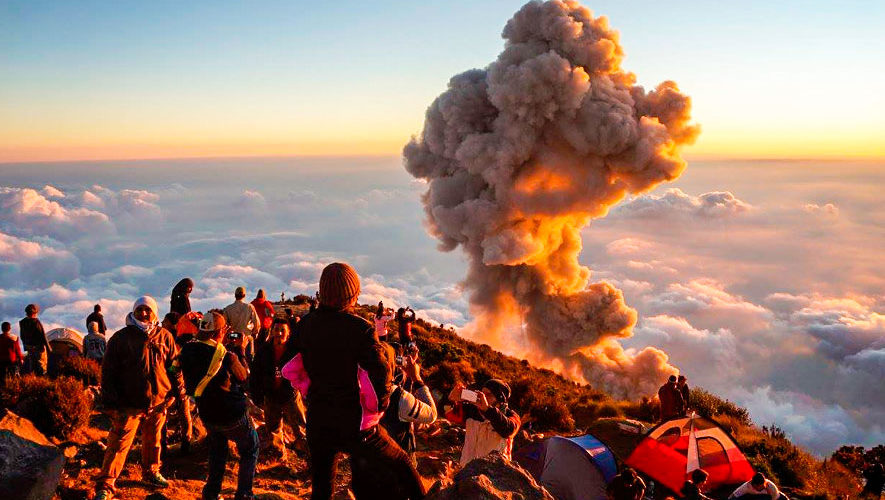 Viaje-para-escalar-el-volcan-Santa-Maria-y-visita-a-las-Fuentes-Georginas-Enero-2019-885×500