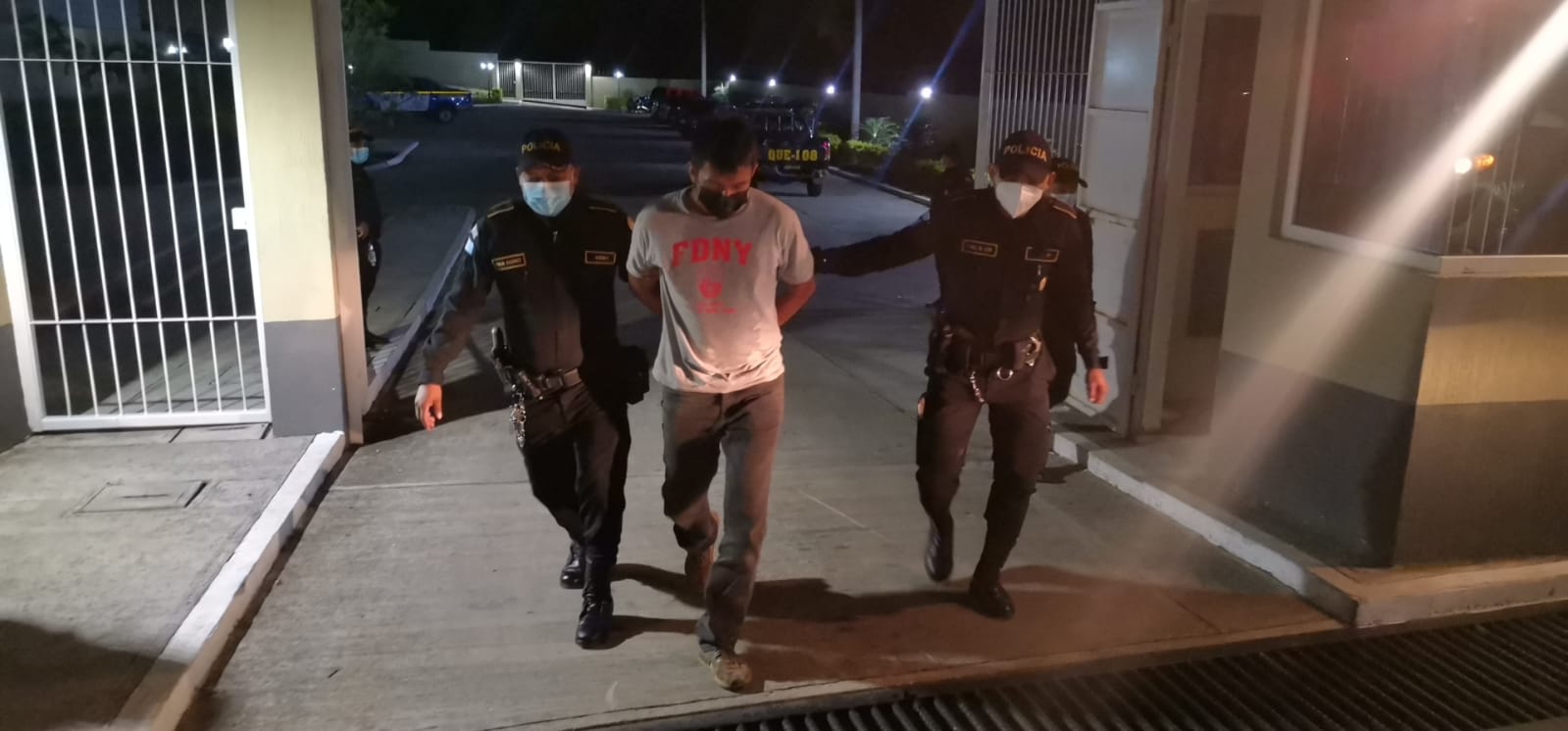 WhatsApp Image 2021-11-11 at 23.55.54 (2) Capturan a hombre señalado de ser asaltante y le incautan arma de fuego