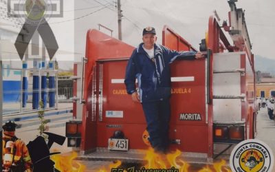 Bomberos de Xela expresan condolencias a familia de Francisco Lima
