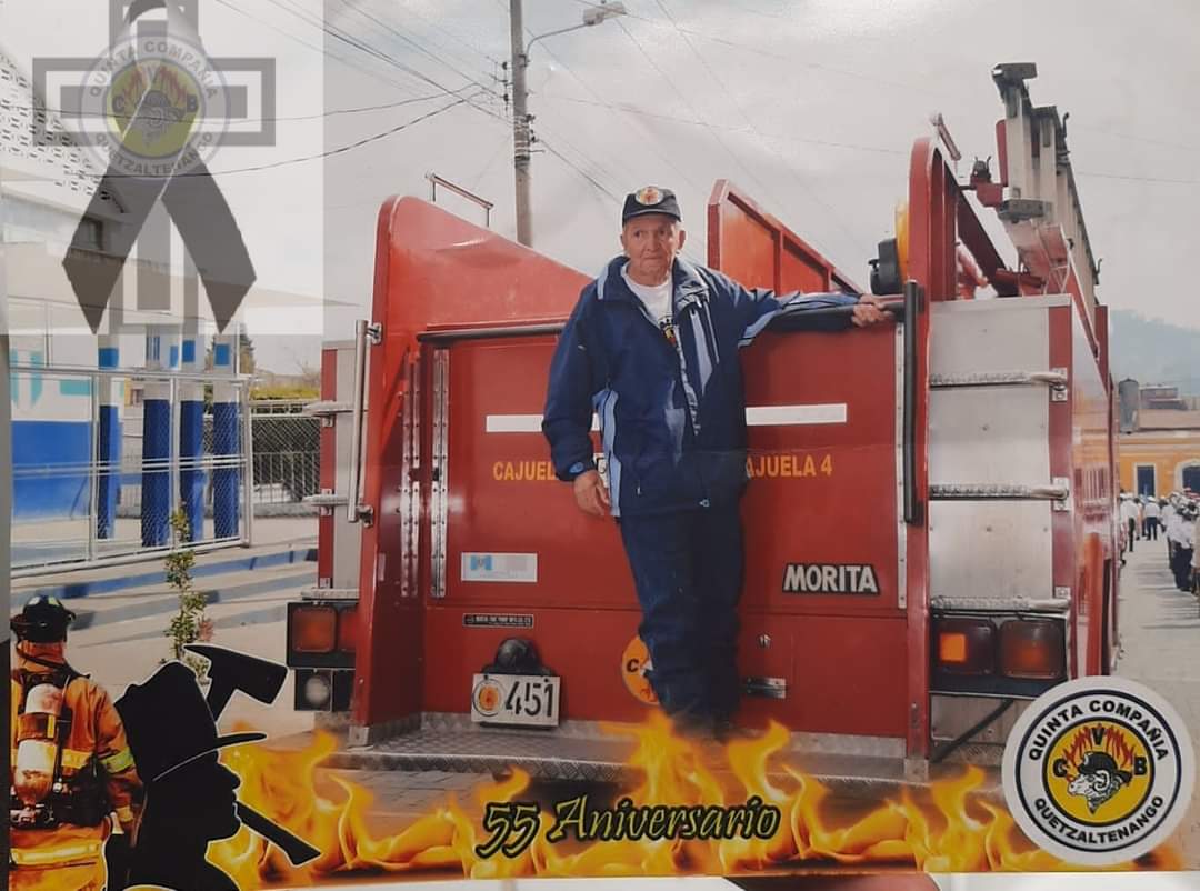 Bomberos de Xela expesan condolencias a familia de Francisco Lima Bomberos de Xela expesan condolencias a familia de Francisco Lima
