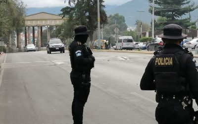 PNC en busca de ilícitos, realiza operativo frente al CUNOC esta mañana
