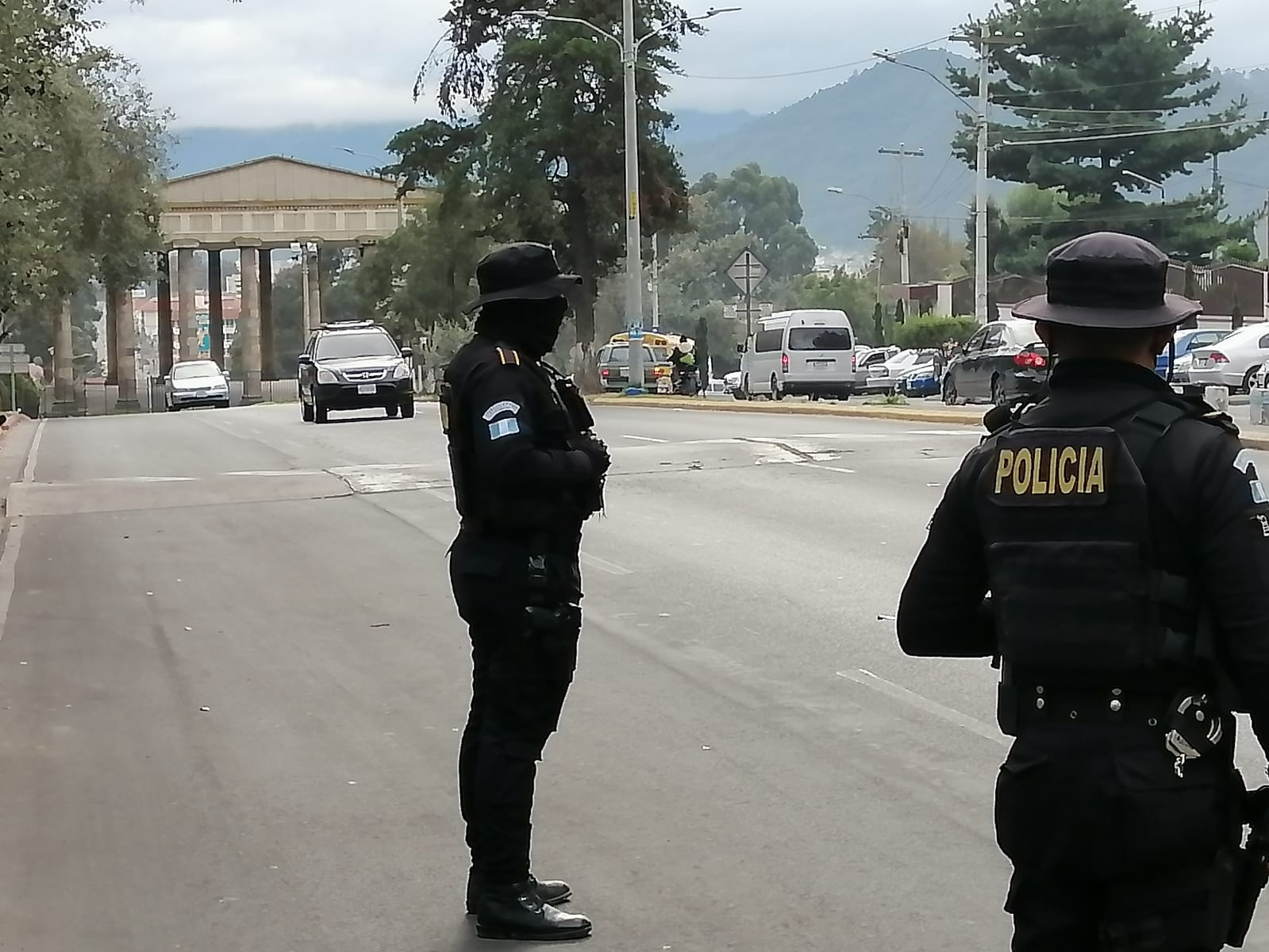 PNC en busca de ilícitos realiza operativo frente al CUNOC esta mañana PNC en busca de ilícitos realiza operativo frente al CUNOC esta mañana
