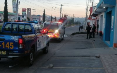 Accidente dejó destruida una parada de buses en Avenida La Independencia Xela