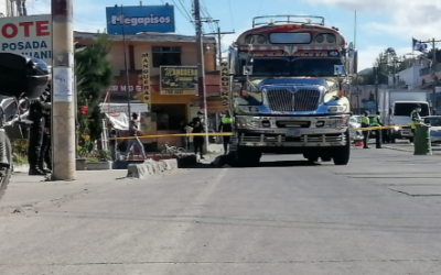 Sicarios en motocicleta asesinan a ayudante de bus en la zona 5 de Xela