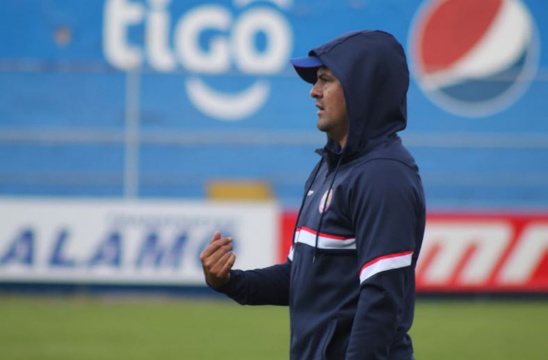 Xelajú debe armar nuevo cuerpo técnico, por el momento Irving Rubirosa se quedó sólo