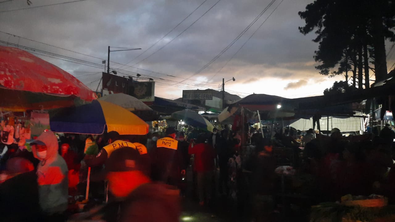 Autorizaron a 12 vendedoras y llegaron más de 40, problemática en el Mercado Minerva