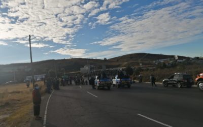 Bloqueo en ruta Interamericana, esperan caravana fúnebre que salió de Xela