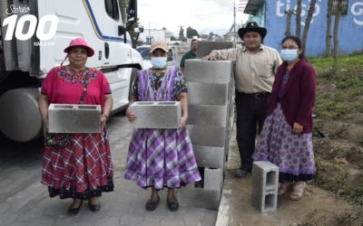 Familias reciben material para construcción de vivienda