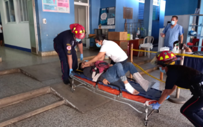 Joven motorista resulta herido al colisionar con un vehículo