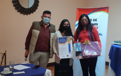 Premian a ganadores del concurso de poesía en Quetzaltenango