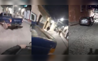 Ebrios chocaron varias veces y escaparon tras colisionar contra vivienda en Calle Cajolá, según vídeo