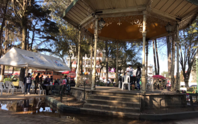 Vacunan contra el COVID-19 cerca de mercados en Quetzaltenango