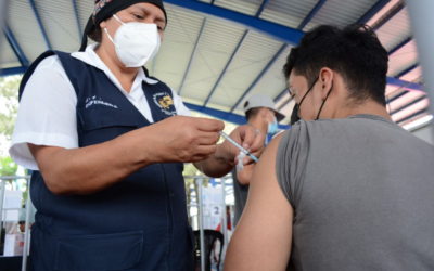 La baja vacunación y ómicron ponen en jaque a América Latina