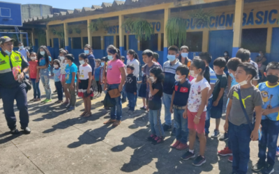 Instruyen a niños sobre educación vial