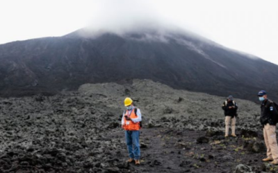 Conred prohíbe ascenso al volcán de Fuego