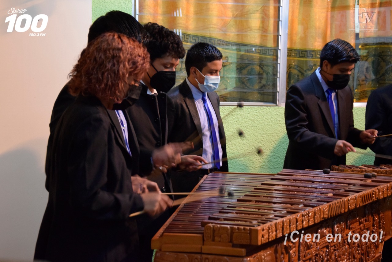 Cierra curso de marimba con concierto navideño.