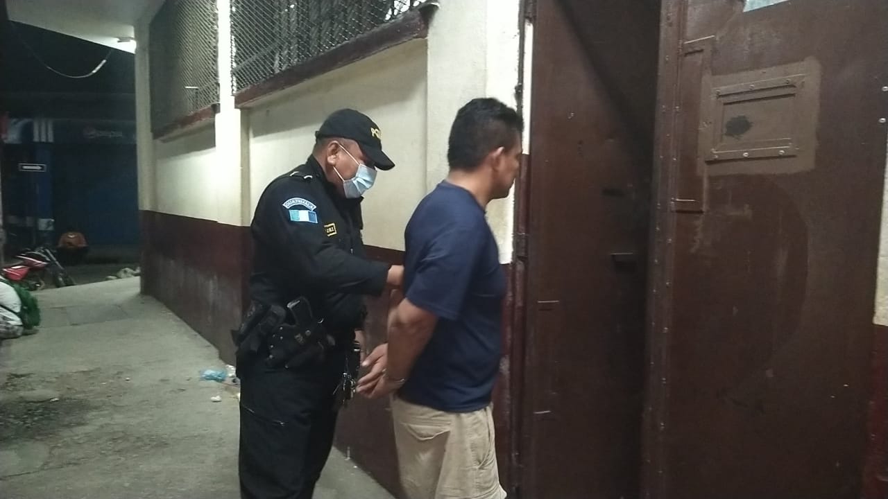 Lo capturan después de abusar sexualmente de menor de 15 años en una colonia de Escuintla, según reporte de PNC