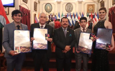Municipalidad de Quetzaltenango entregó galardón turístico embajador Vive Xela a cuatro quetzaltecos.