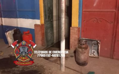 Bomberos lograron extraer cilindros de gas que estaban en llamas