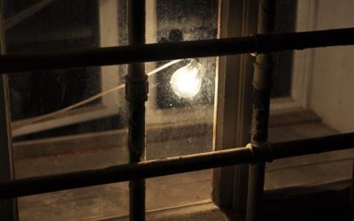 Abuelito comenzará el 2022 en casa, estaba tirado frente al Rastro Municipal pero vecinos lo auxiliaron