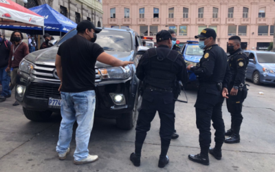 PNC arresta a dos hombres quienes intimidaron, con arma de fuego, a PMTQ