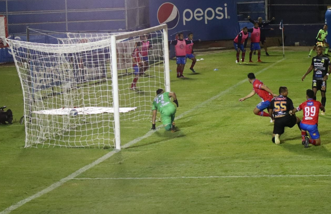 Están vacunando contra el COVID-19 en el Centro Comercial Interplaza Xela, este fin de semana