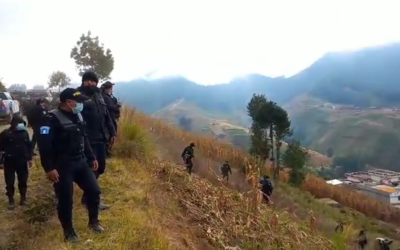 Pobladores de Nahualá atacan a elementos de la PNC