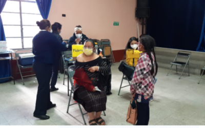 Sigue vacunación contra el COVID-19 en el INSO de Quetzaltenango