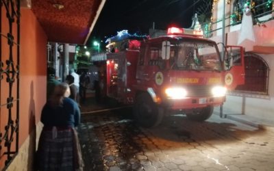 Quema de grama seca alarmó a vecinos en la zona 4 de Quetzaltenango