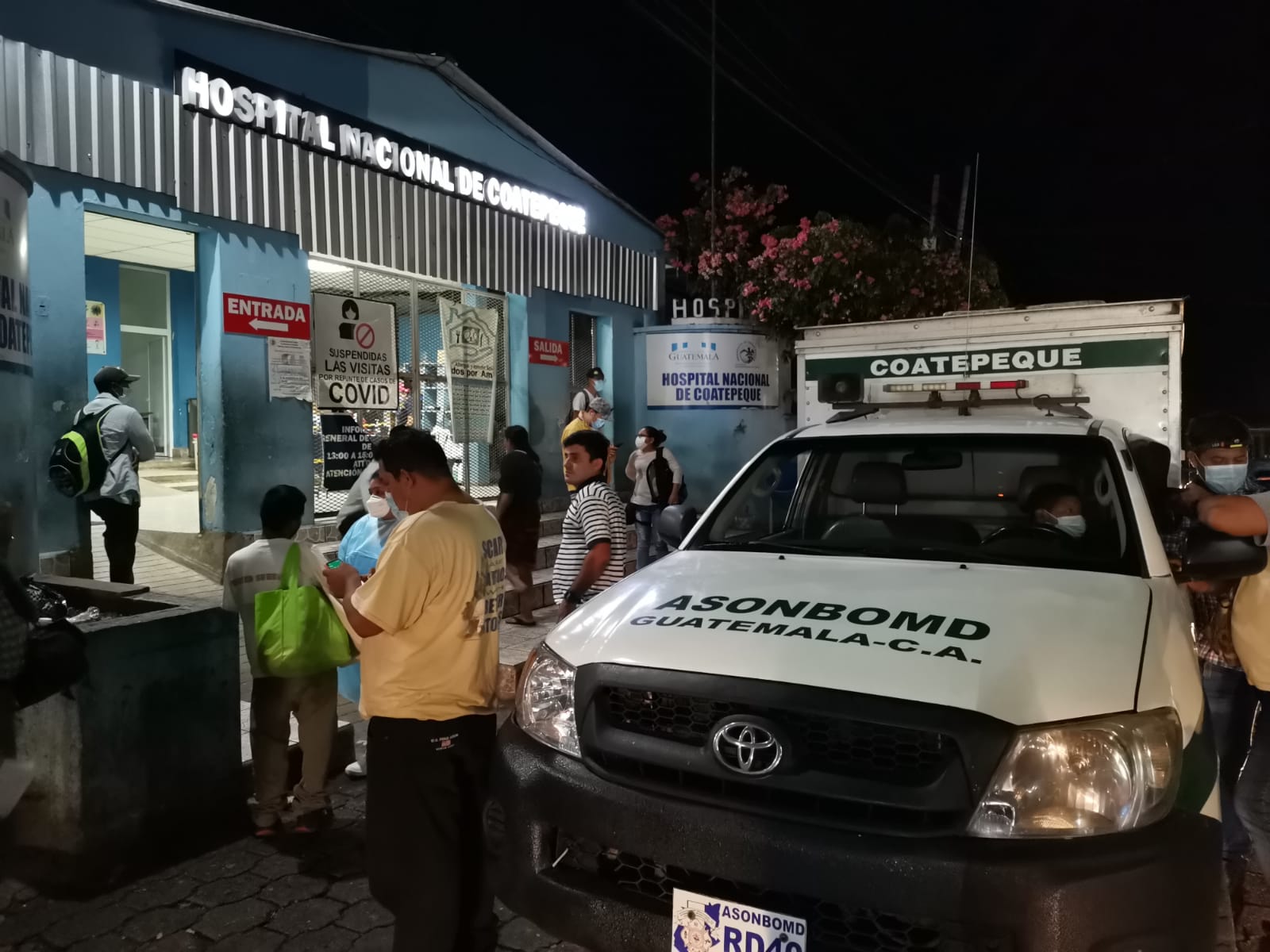 Trasladan a cuatro hombres con heridas de perdigones de escopeta, al hospital de Coatepeque