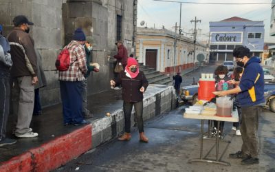 Agradecen a quienes apoyan la «Operación Panito», que brinda desayunos gratuitos en el parque de Xela
