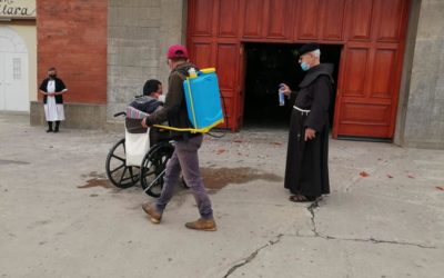 El padre Juan Luis Lázaro cumplió 50 años de vida sacerdotal, lo festejaron en el Hogar del Niño Minusválido «Hermano Pedro»