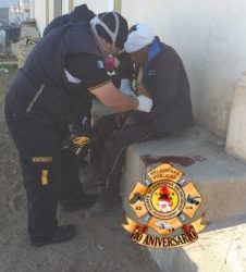 Bomberos atienden a hombre quien presenta herida en el cráneo